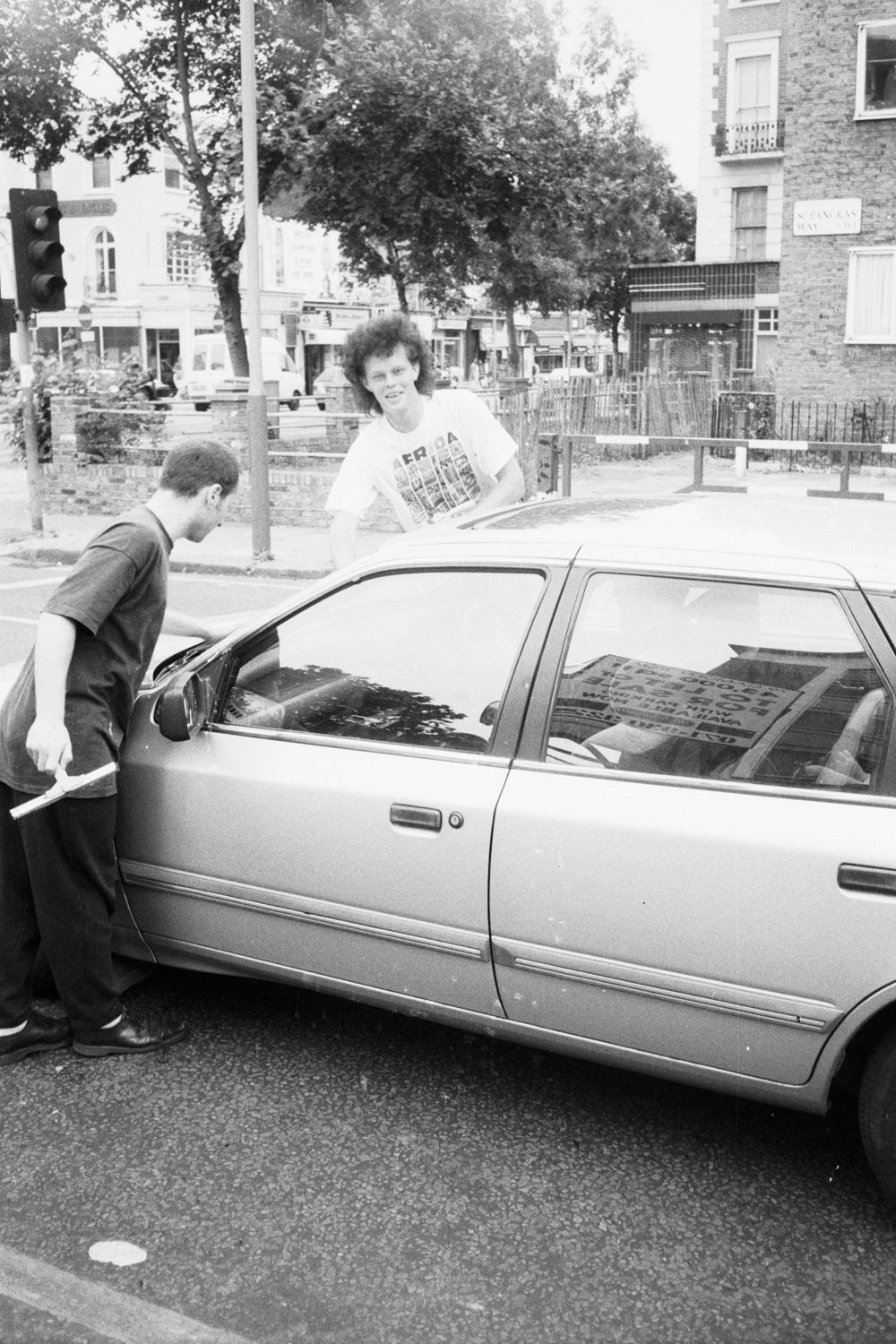 London 1991 car cleaners Buckingham Palace Road