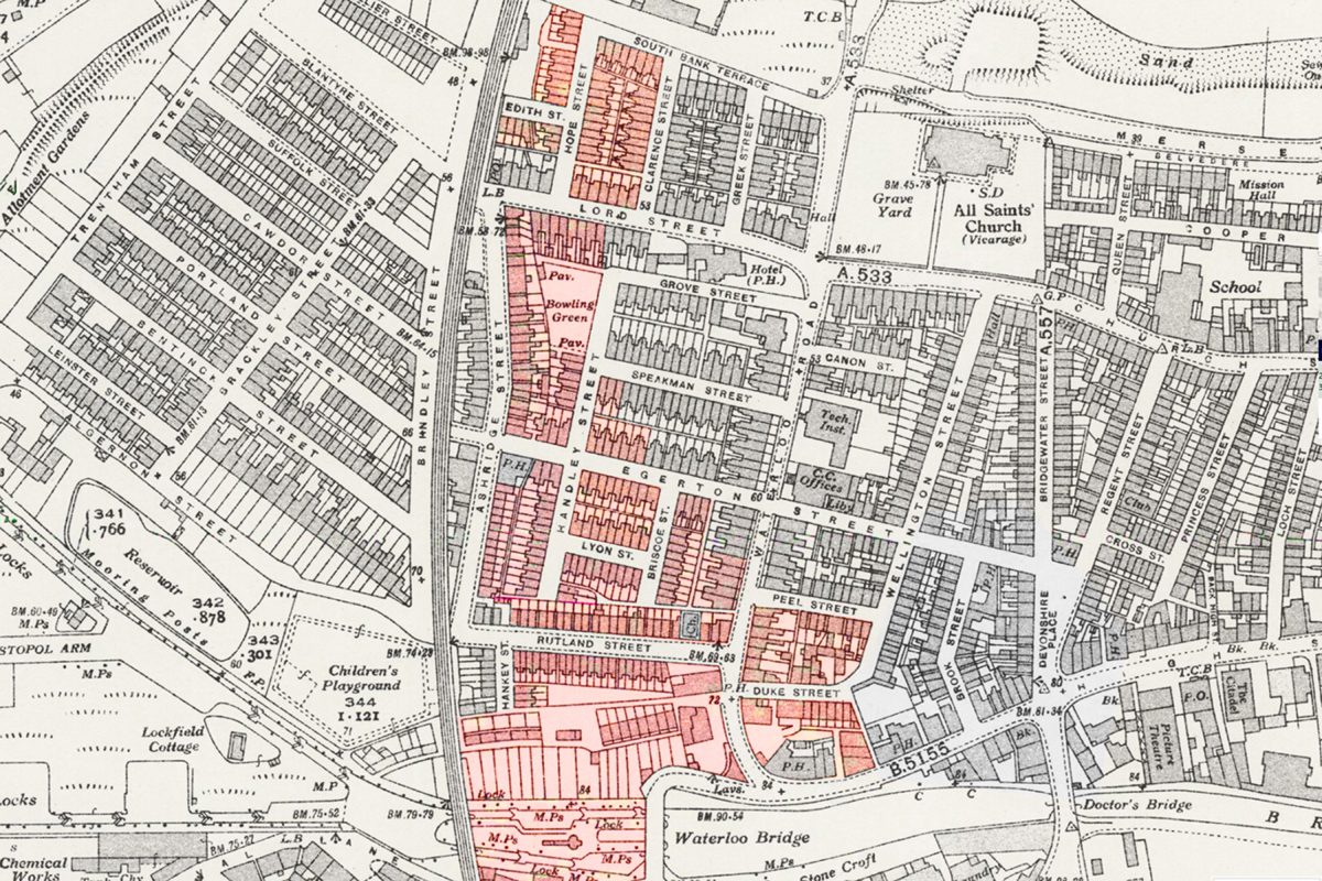 1939 Runcorn map with housing demolition 1956-77 outlined red.