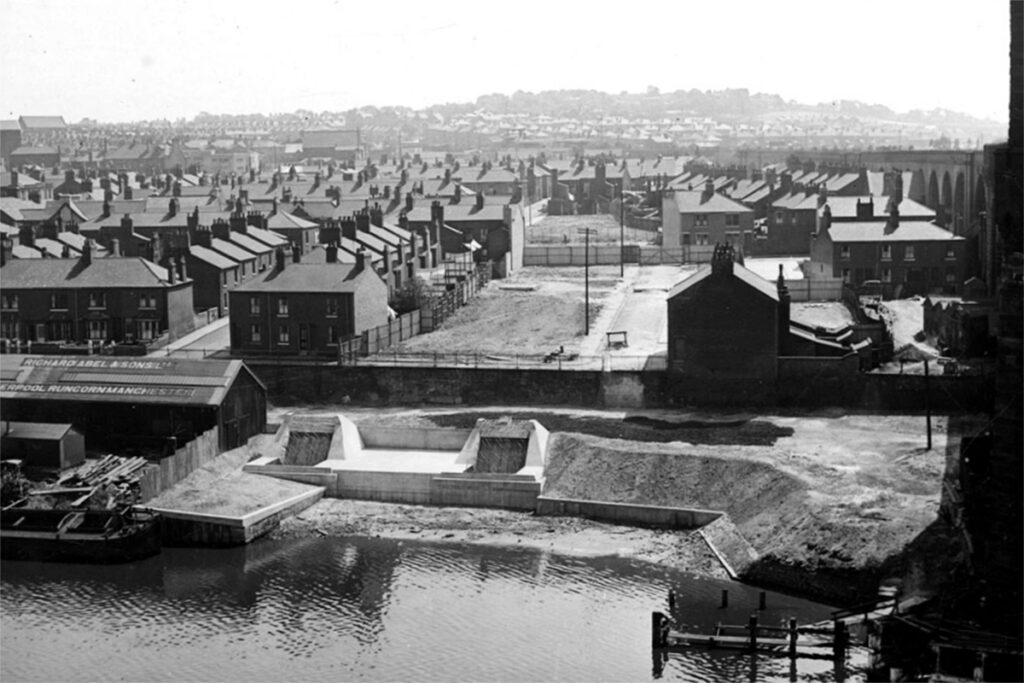 Pile works at South Terrace Runcorn and demolition of Hope Street circa 1957 . https://picturehalton.org.uk/