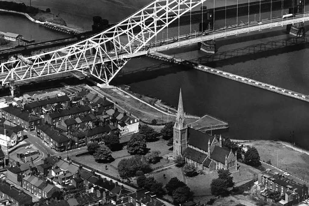 Aerial view Runcorn brdge circa 1976. https://picturehalton.org.uk/